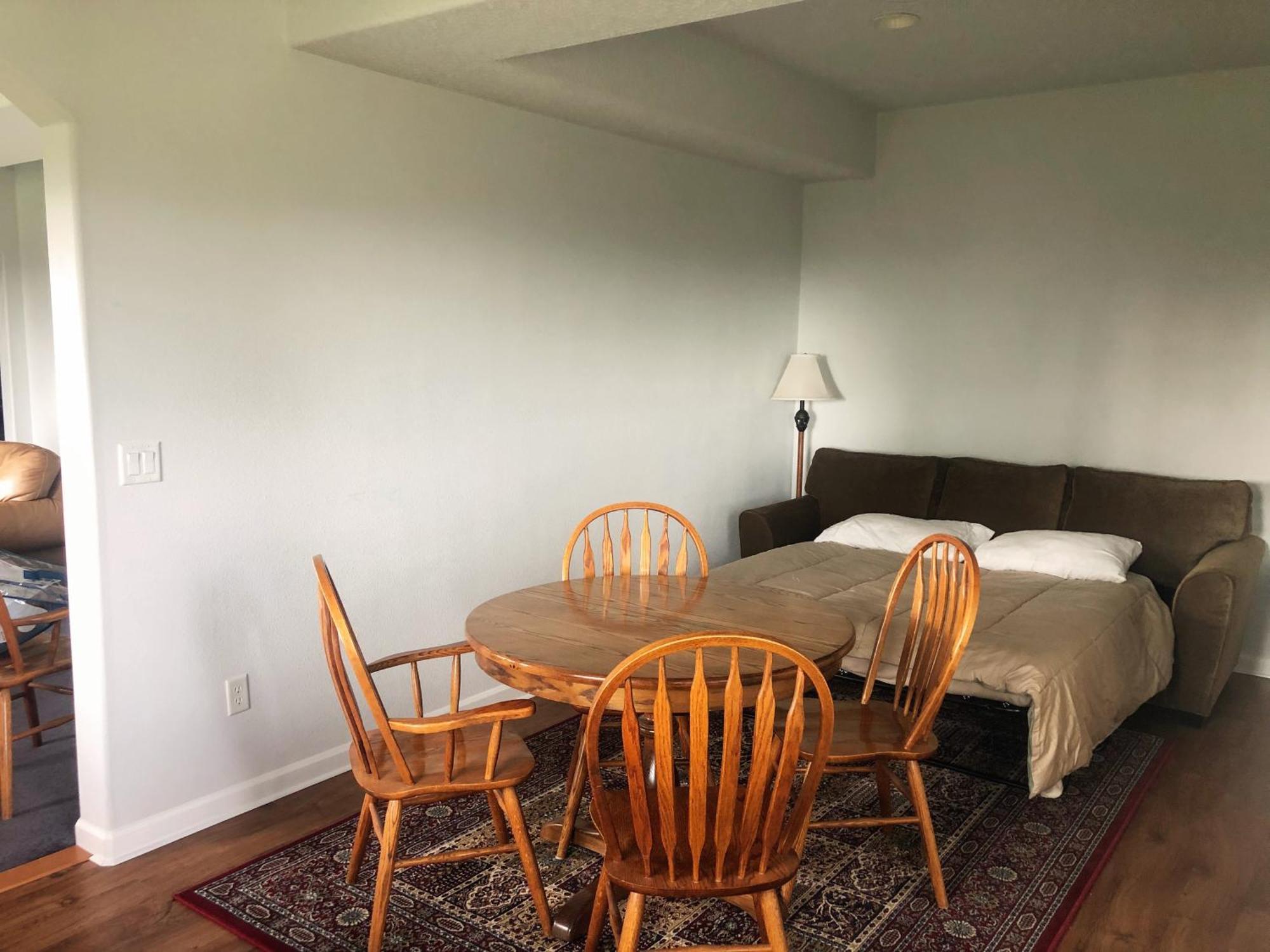 2 Bedroom Suite: Views, Private Entrance, Evchgr Amity Luaran gambar