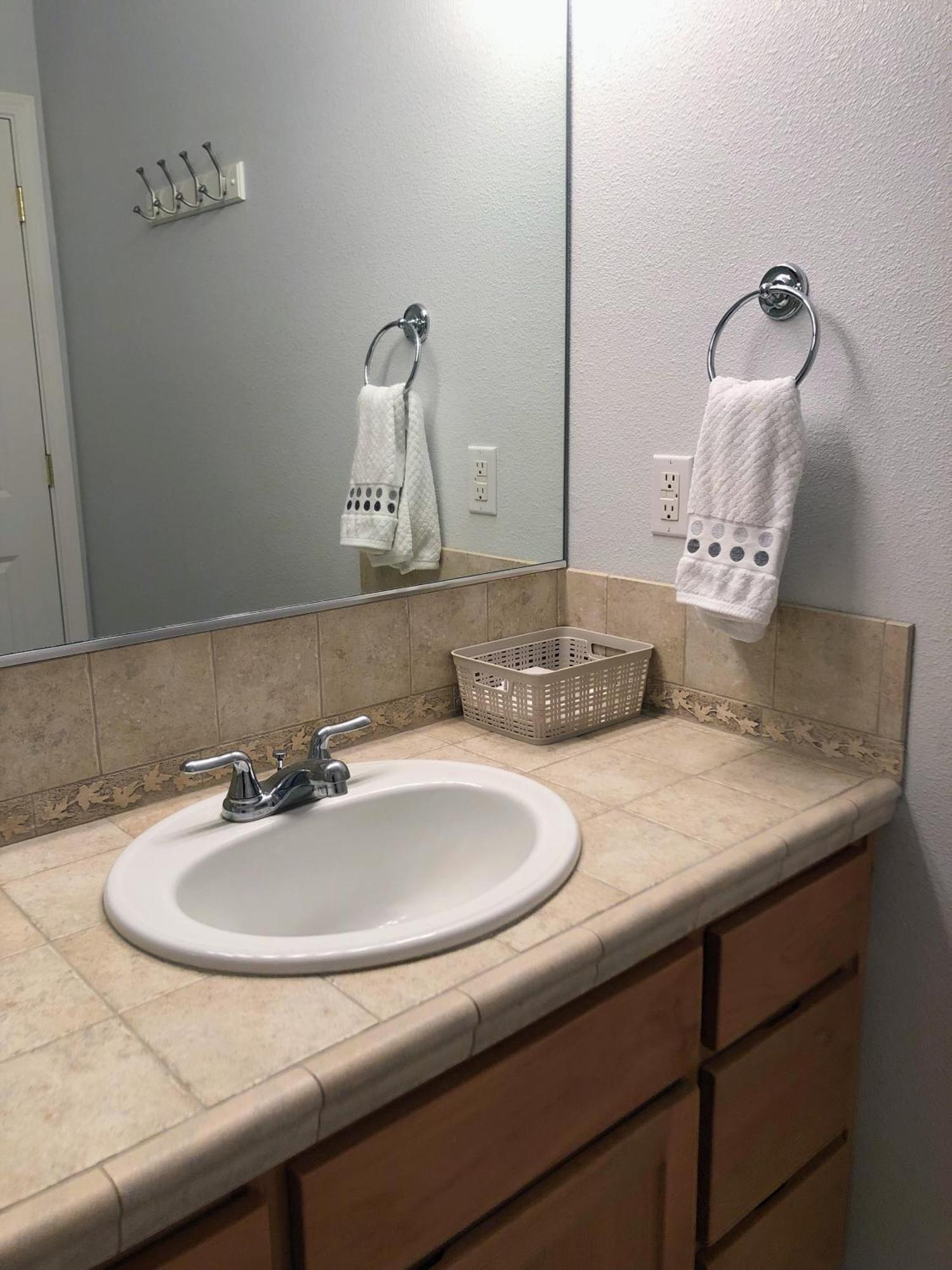 2 Bedroom Suite: Views, Private Entrance, Evchgr Amity Luaran gambar